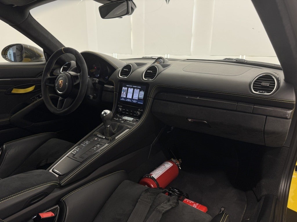 Porsche Cayman GT4