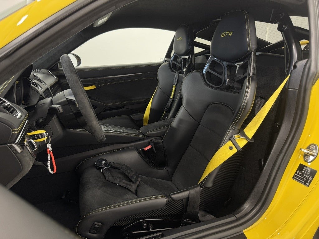 Porsche Cayman GT4