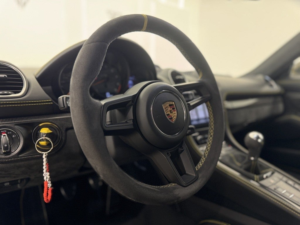 Porsche Cayman GT4