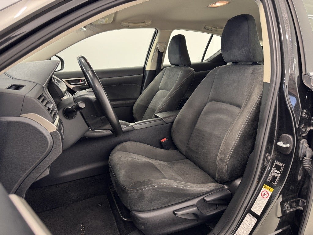 Lexus CT 200h Black & Grey