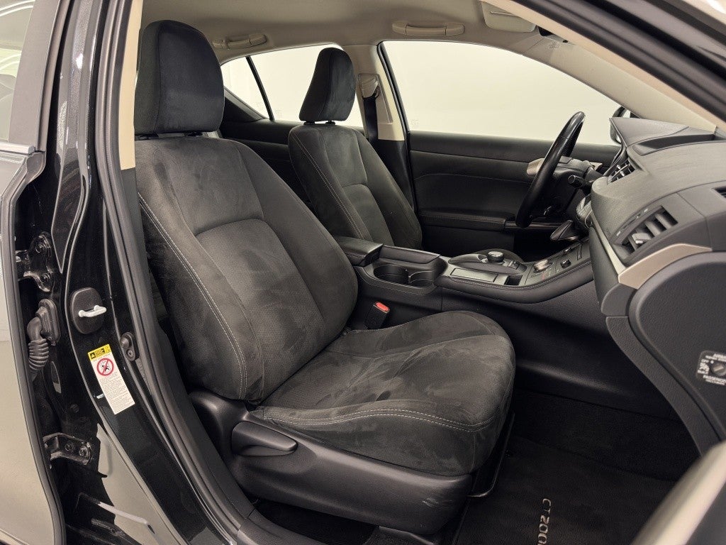 Lexus CT 200h Black & Grey