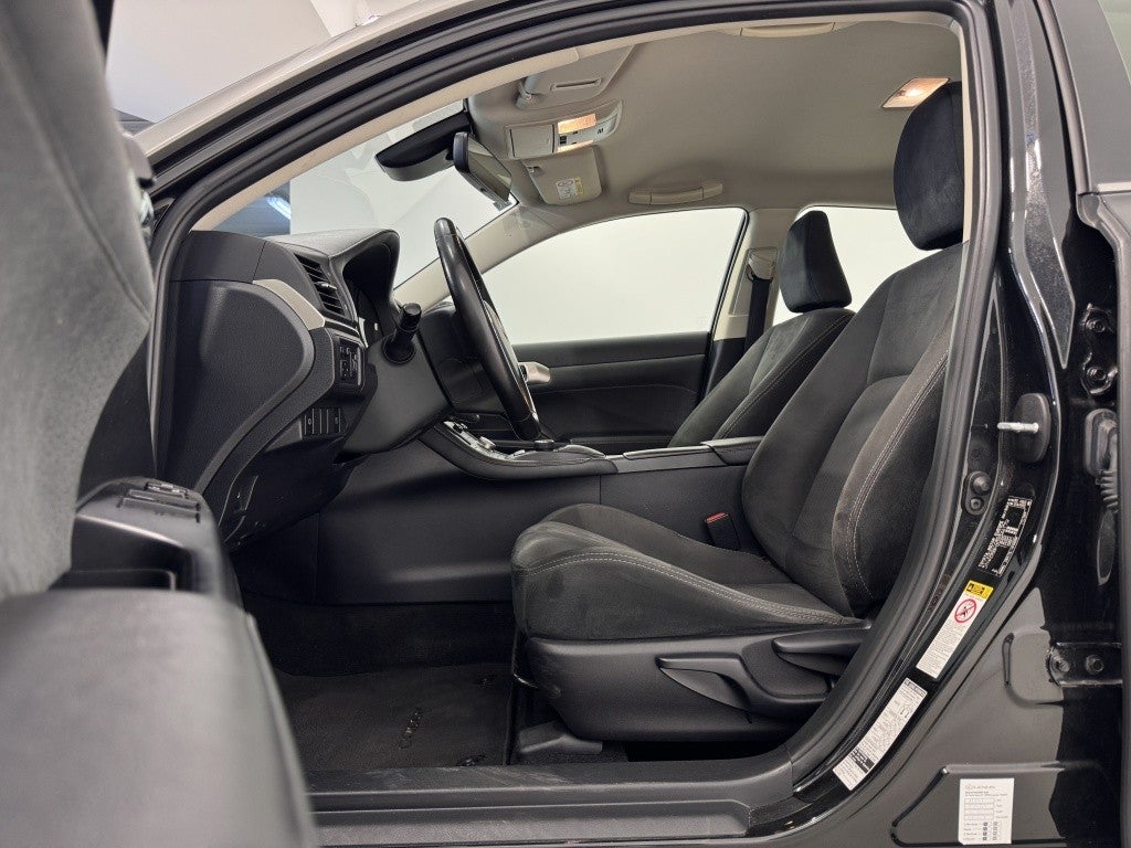 Lexus CT 200h Black & Grey