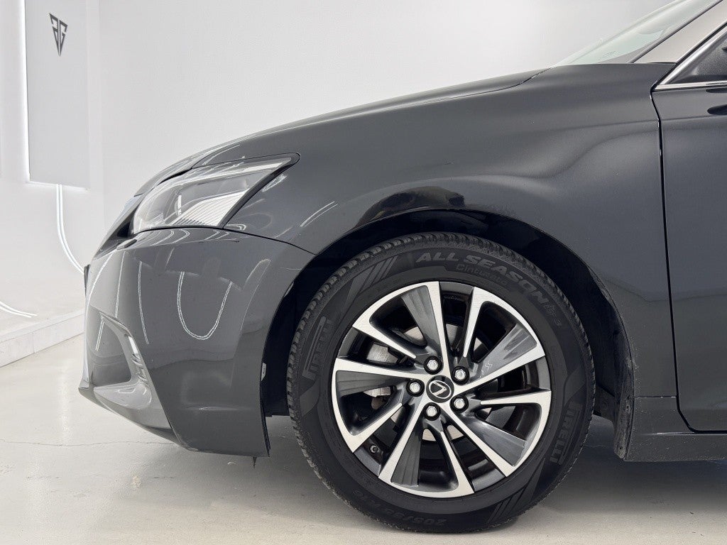 Lexus CT 200h Black & Grey