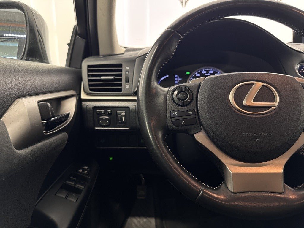 Lexus CT 200h Black & Grey