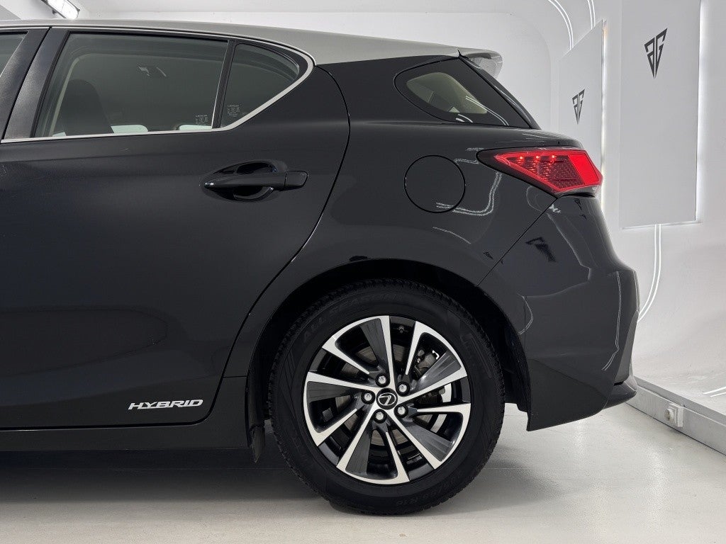Lexus CT 200h Black & Grey