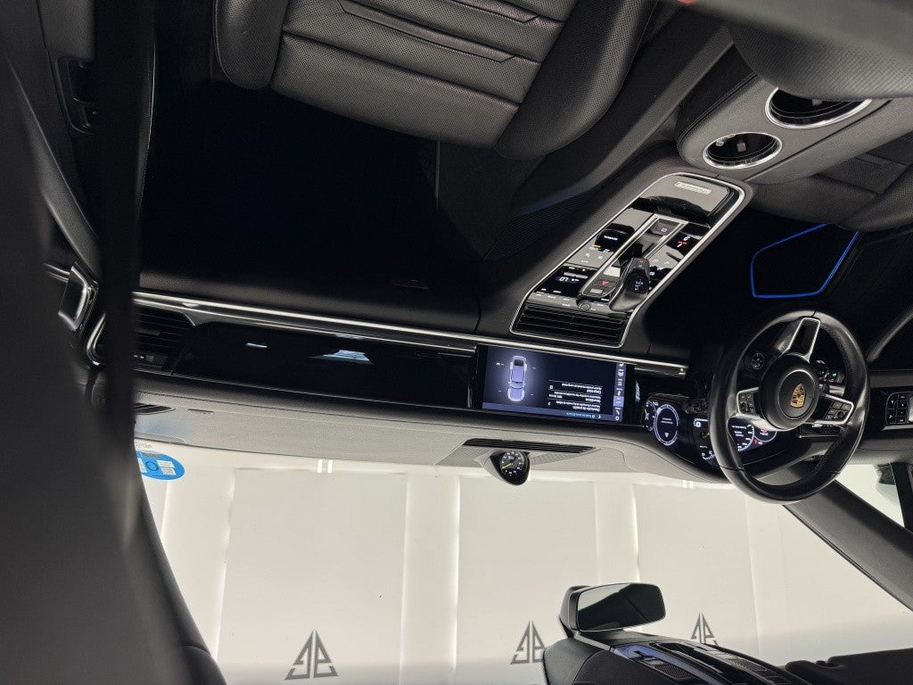 Porsche Panamera 4 e-Hybrid