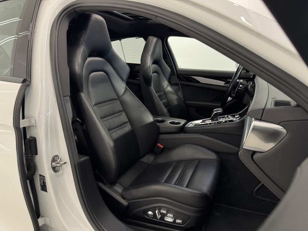 Porsche Panamera 4 e-Hybrid