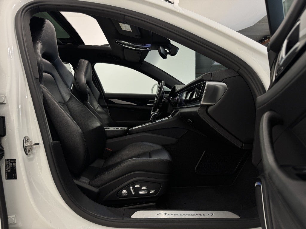 Porsche Panamera 4 e-Hybrid