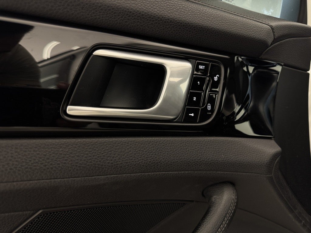 Porsche Panamera 4 e-Hybrid