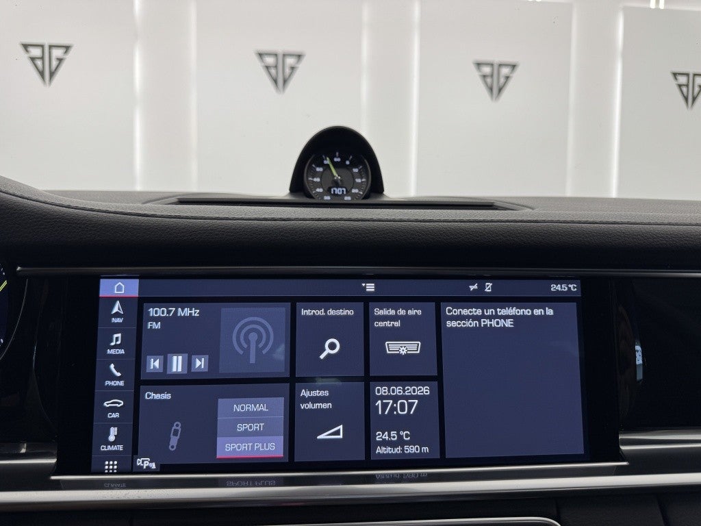 Porsche Panamera 4 e-Hybrid