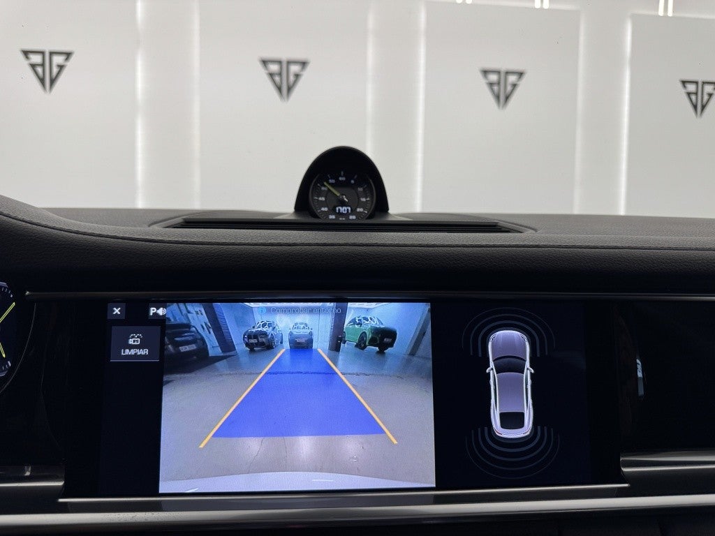 Porsche Panamera 4 e-Hybrid