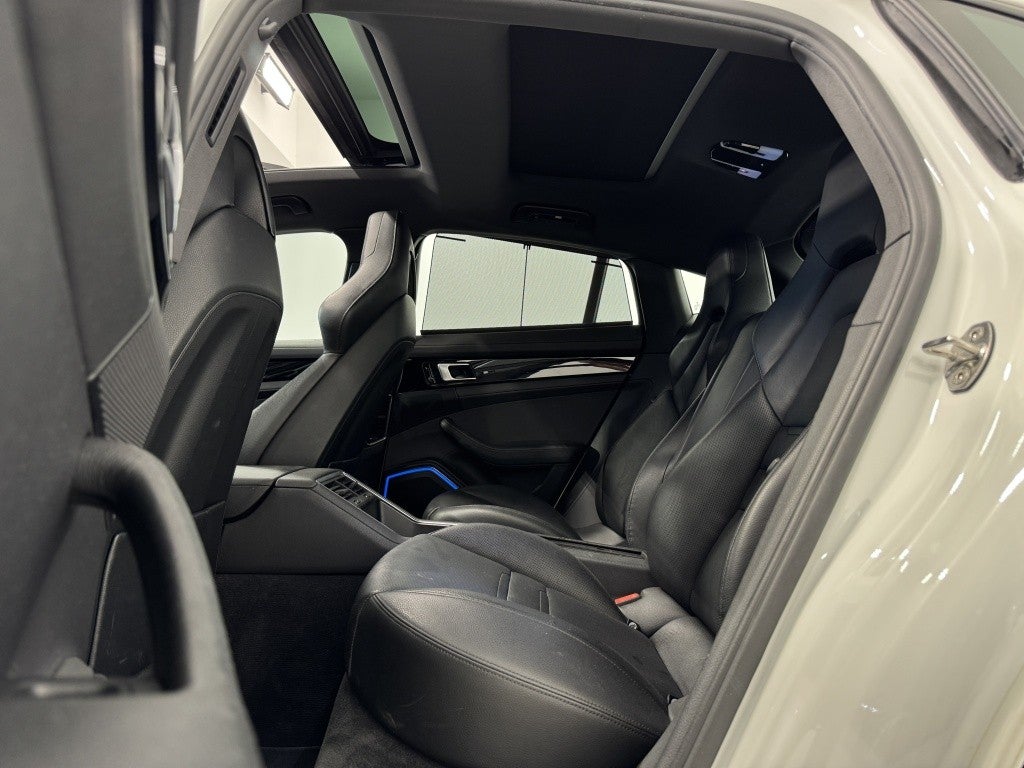Porsche Panamera 4 e-Hybrid