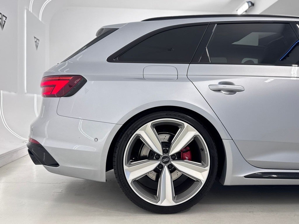 Audi A4 RS4 Avant TFSI quattro tiptronic