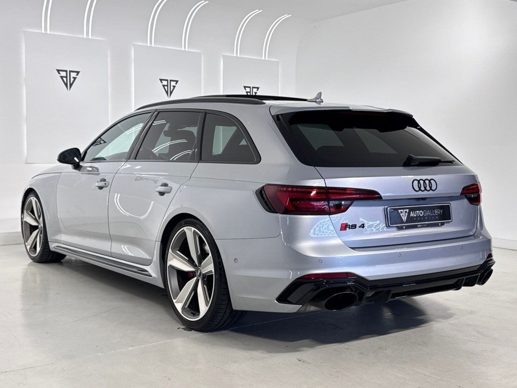 Audi A4 RS4 Avant TFSI quattro tiptronic