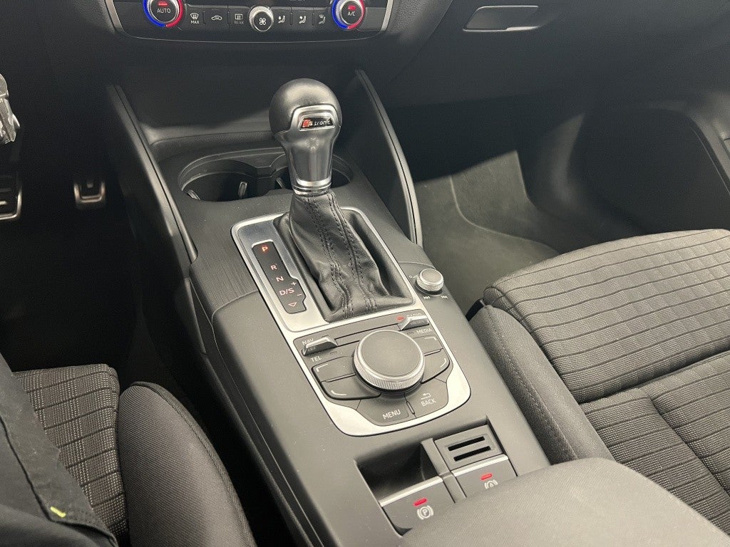 Audi A3 Sedán 1.8 TFSI S line edition Q. S-T