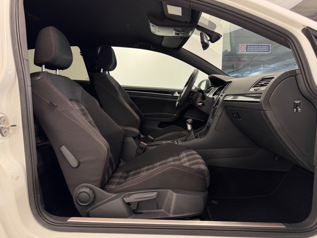 Volkswagen Golf 2.0 TSI GTI Performance 230