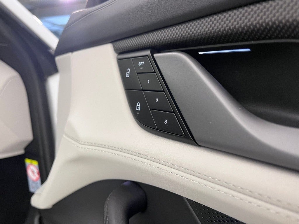 Porsche Taycan Turbo S Cross Turismo