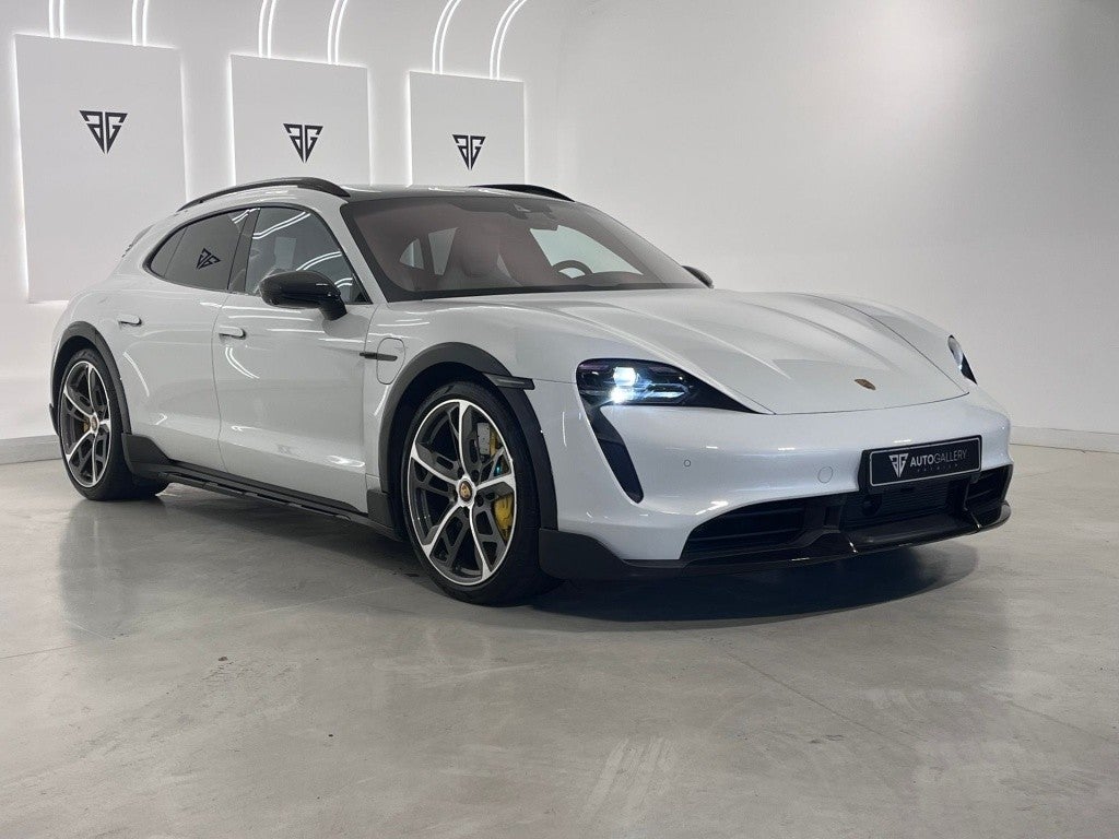 Porsche Taycan Turbo S Cross Turismo