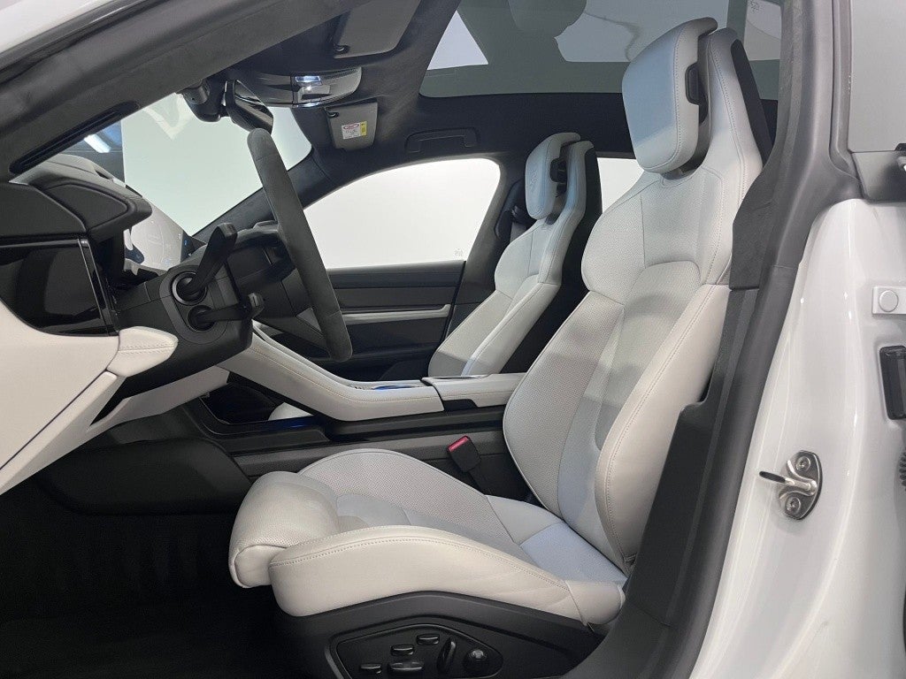 Porsche Taycan Turbo S Cross Turismo