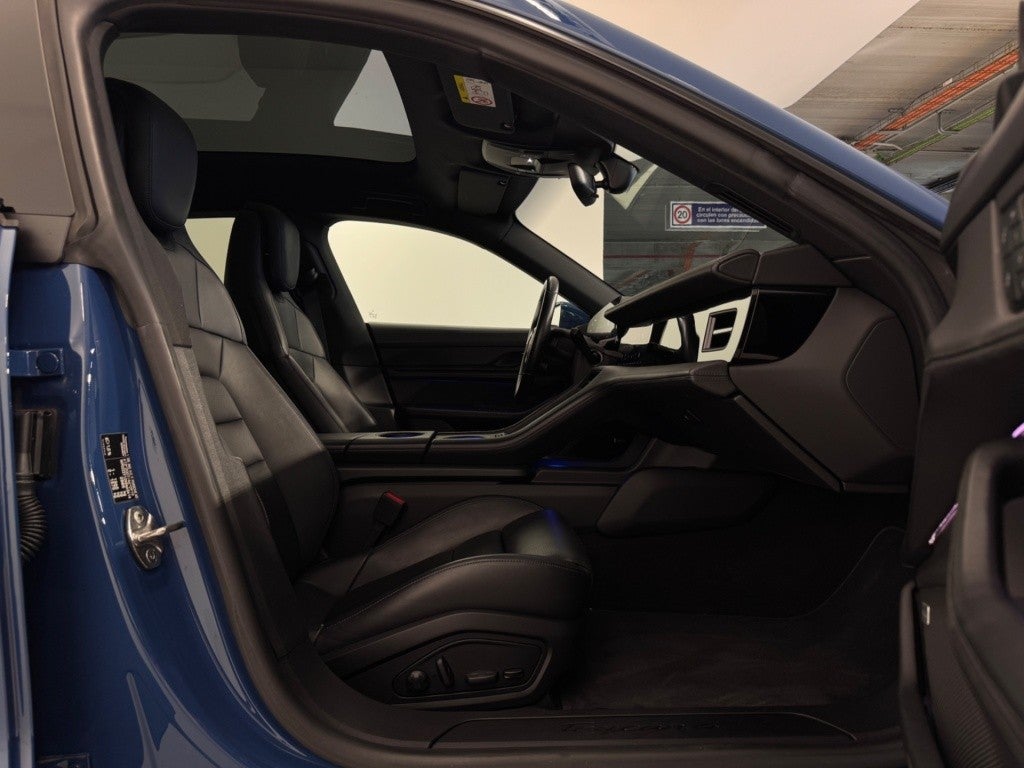 Porsche Taycan 4 Cross Turismo