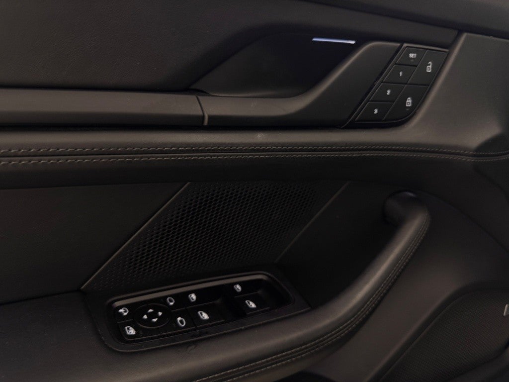 Porsche Taycan 4 Cross Turismo
