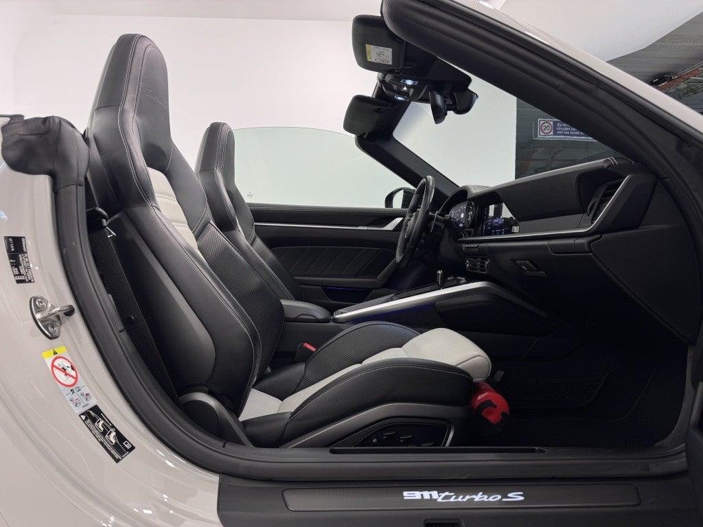 Porsche 911 Turbo S Cabriolet PDK