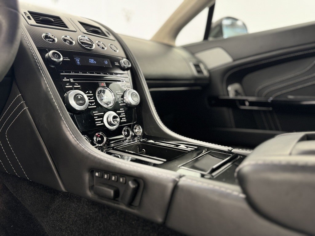 Aston Martin Vantage S