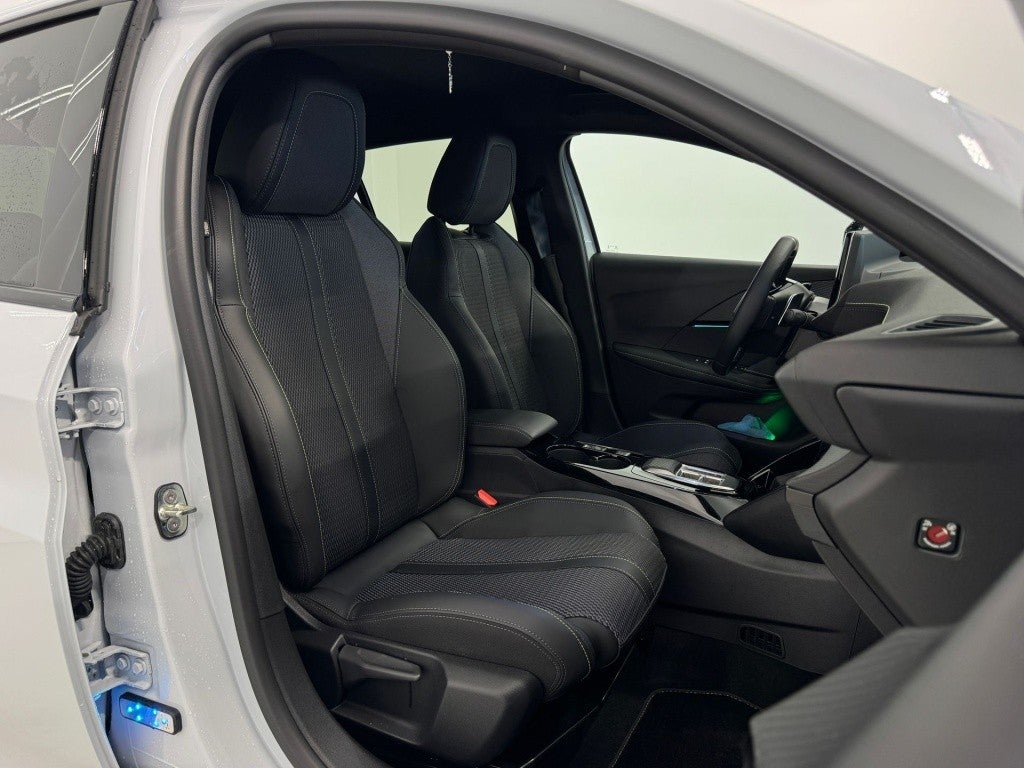 Peugeot 208 1.2 Hybrid GT e-DCS6 136