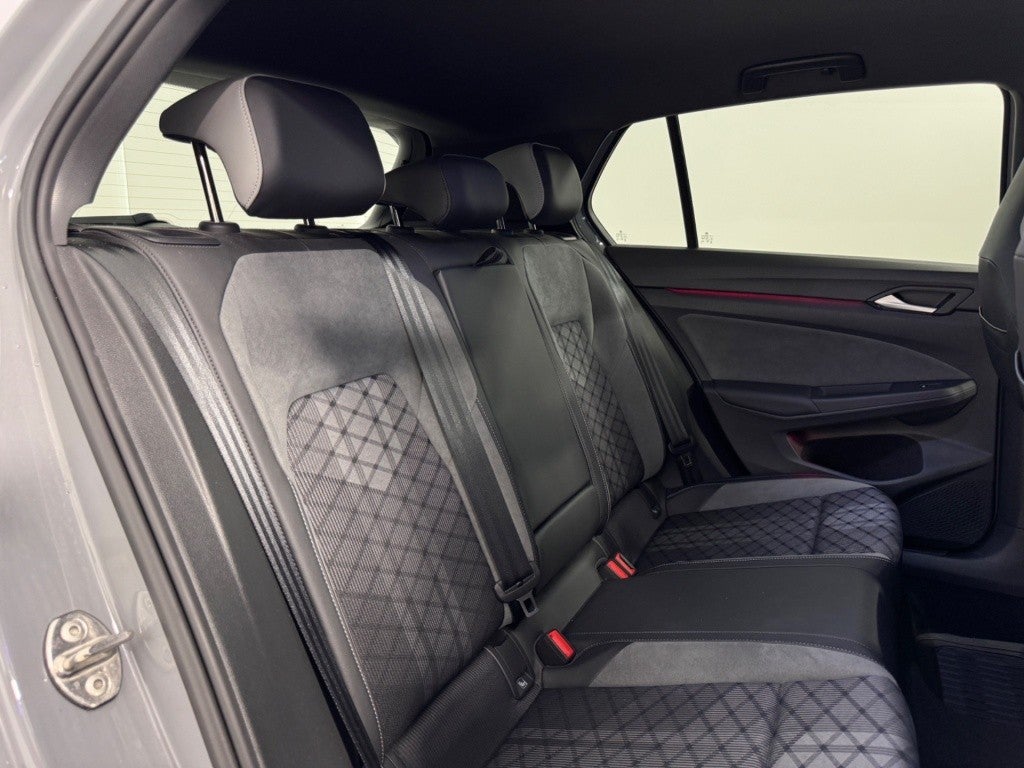Volkswagen Golf 1.5 eTSI R-Line DSG 110kW