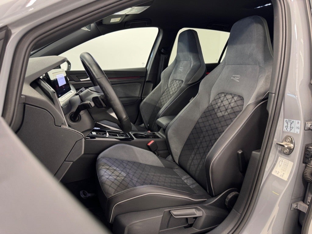 Volkswagen Golf 1.5 eTSI R-Line DSG 110kW