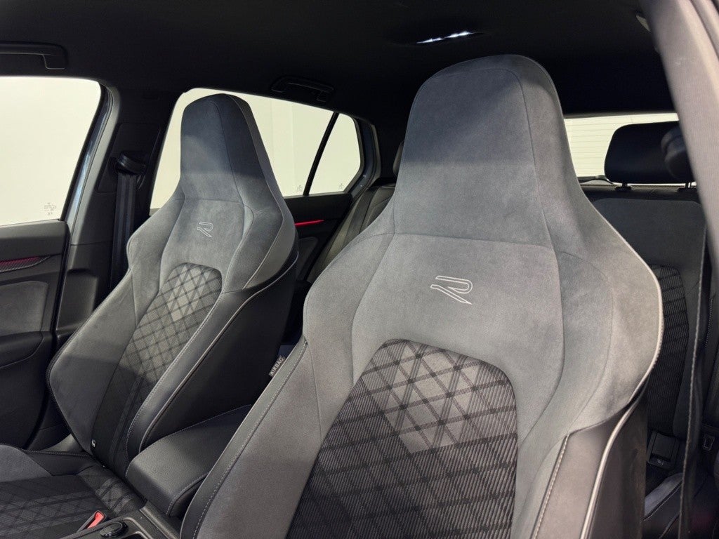 Volkswagen Golf 1.5 eTSI R-Line DSG 110kW