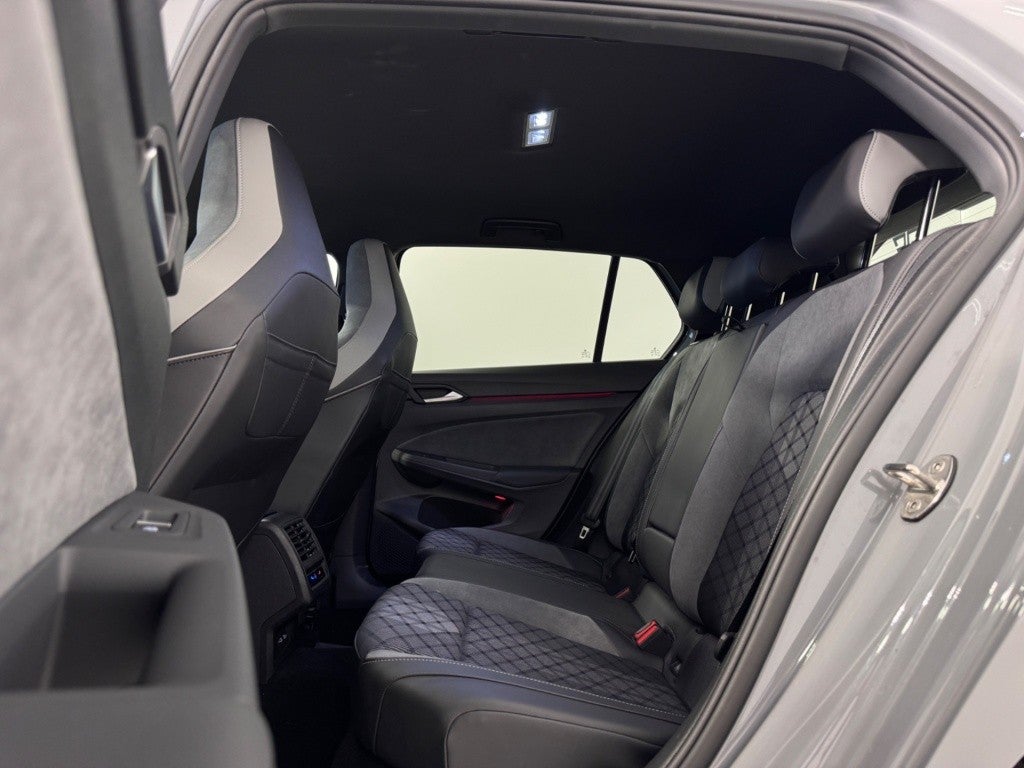 Volkswagen Golf 1.5 eTSI R-Line DSG 110kW