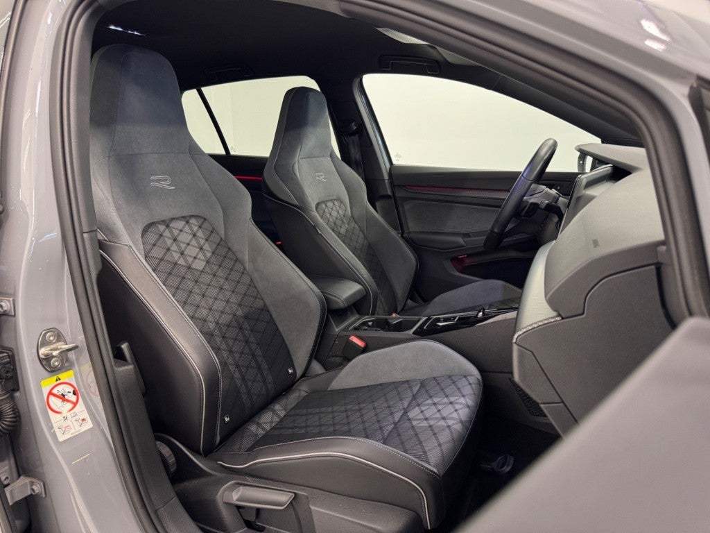 Volkswagen Golf 1.5 eTSI R-Line DSG 110kW