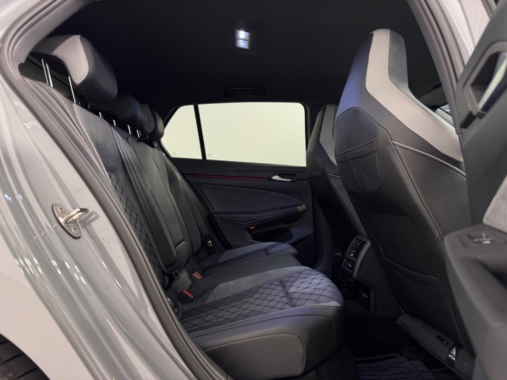Volkswagen Golf 1.5 eTSI R-Line DSG 110kW